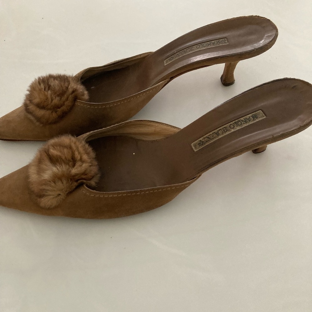 Manolo Blahnik kitten camel suede mules with genuine mink rosettes, size 42